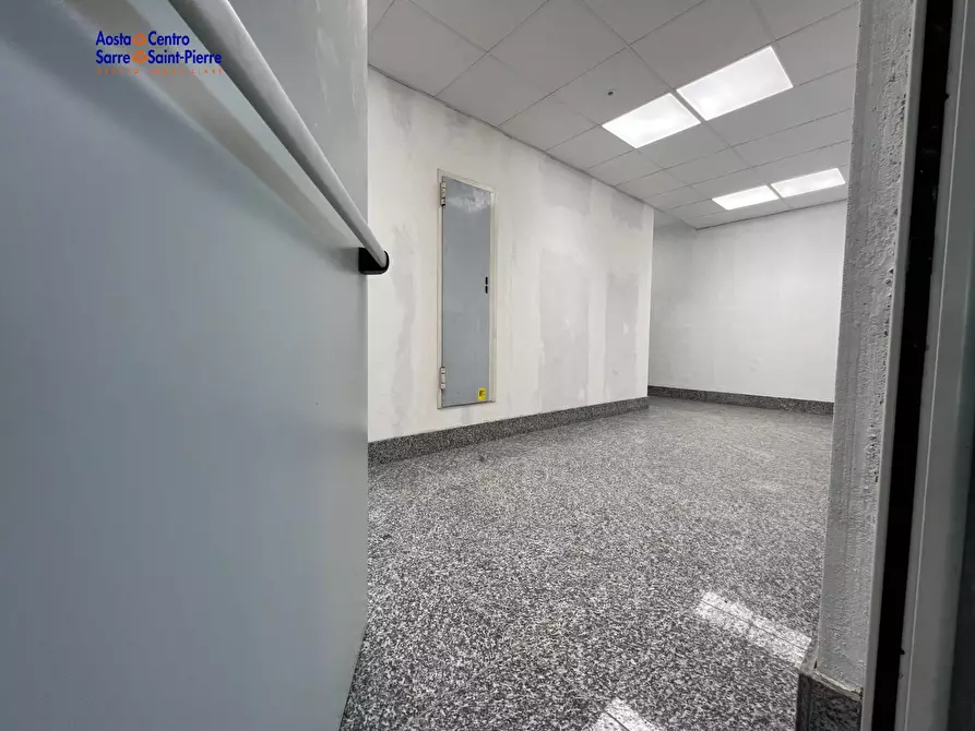 Immagine 4 di Locale commerciale in affitto  in Località Grande Charriere a Saint-Christophe