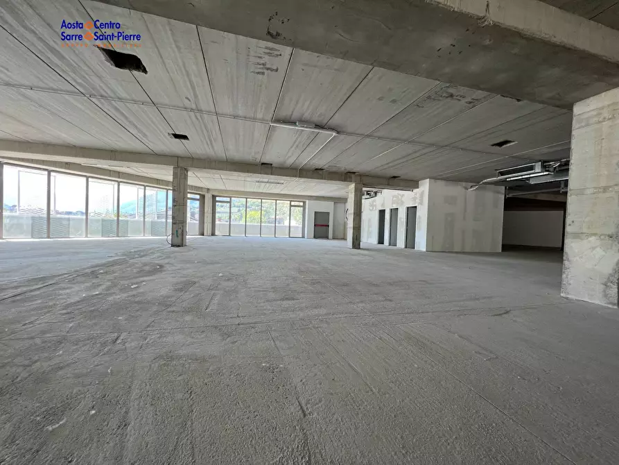 Immagine 8 di Locale commerciale in affitto  in Località Grande Charriere a Saint-Christophe