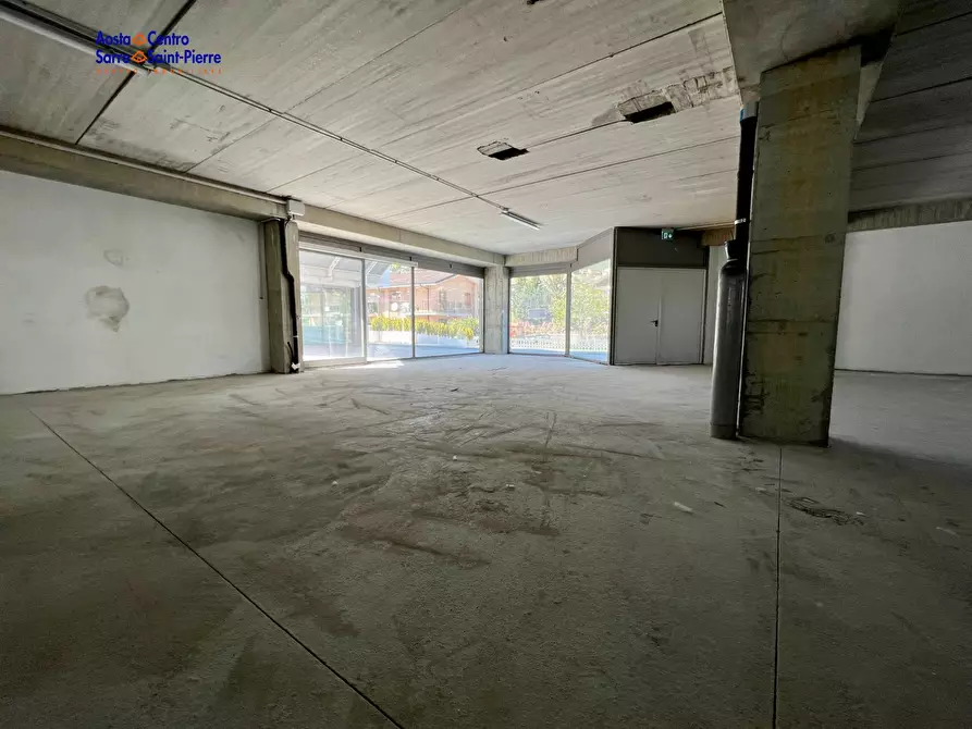 Immagine 9 di Locale commerciale in affitto  in Località Grande Charriere a Saint-Christophe