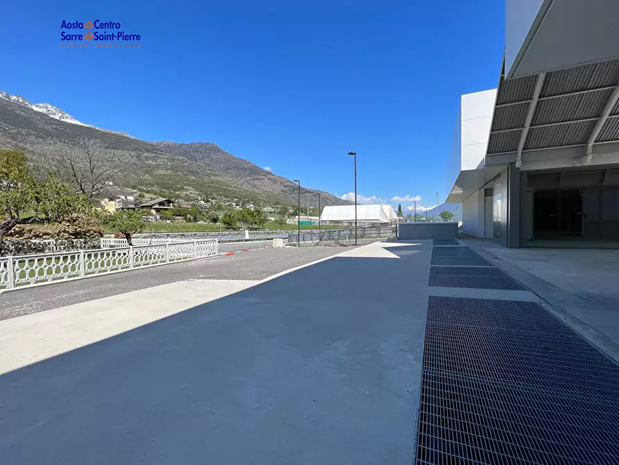 Immagine 2 di Locale commerciale in affitto  in Località Grande Charriere a Saint-Christophe