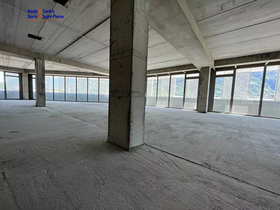 Immagine 12 di Locale commerciale in affitto  in Località Grande Charriere a Saint-Christophe