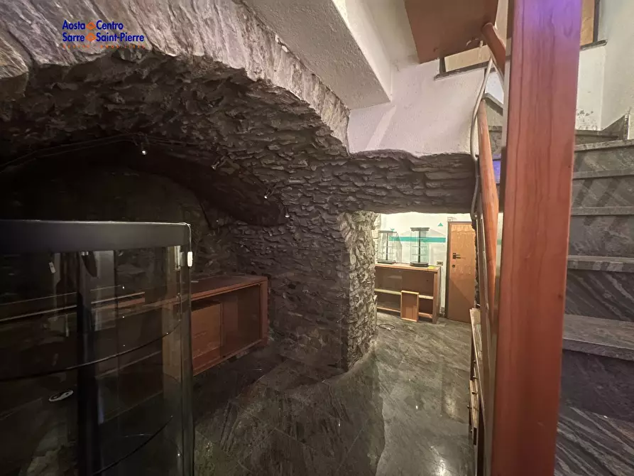 Immagine 16 di Locale commerciale in affitto  in Via Aubert a Aosta