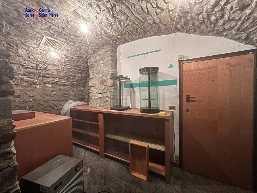 Immagine 18 di Locale commerciale in affitto  in Via Aubert a Aosta