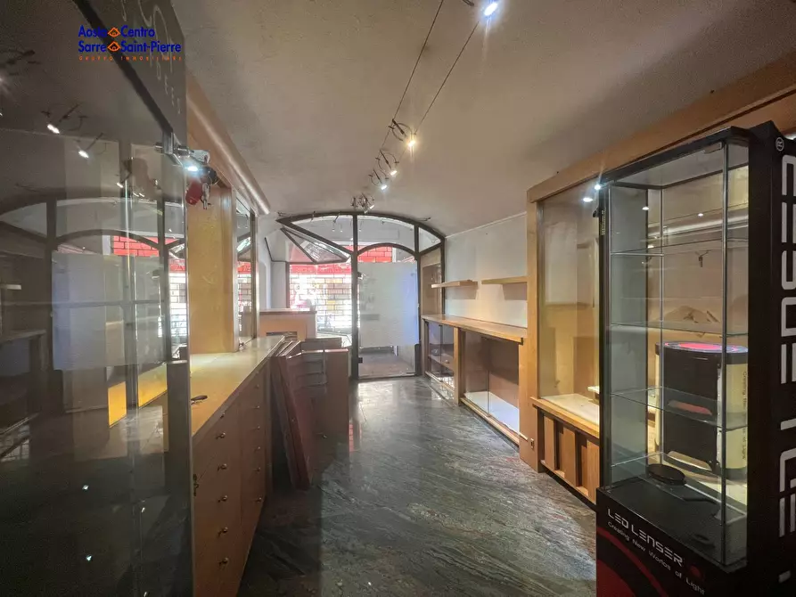 Immagine 3 di Locale commerciale in affitto  in Via Aubert a Aosta