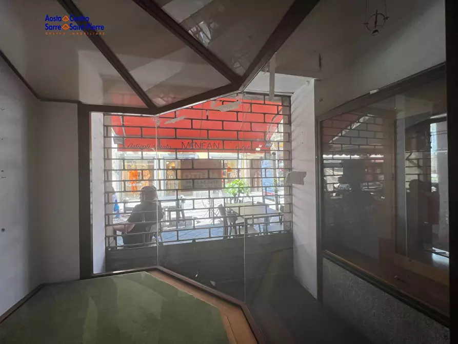Immagine 2 di Locale commerciale in affitto  in Via Aubert a Aosta