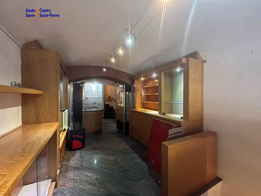 Immagine 4 di Locale commerciale in affitto  in Via Aubert a Aosta