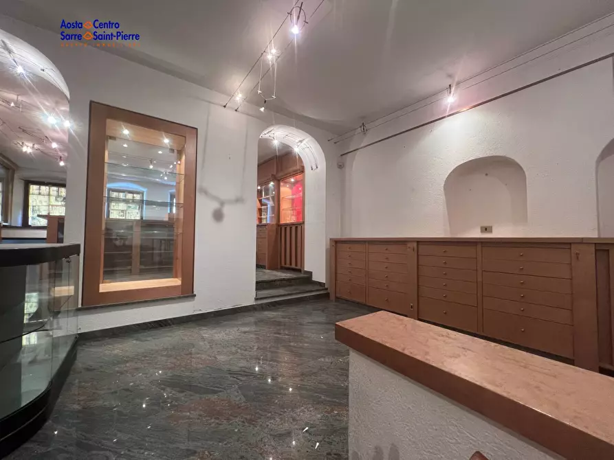 Immagine 6 di Locale commerciale in affitto  in Via Aubert a Aosta
