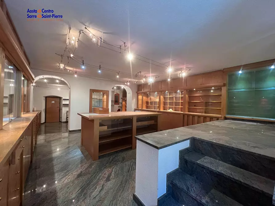 Immagine 13 di Locale commerciale in affitto  in Via Aubert a Aosta
