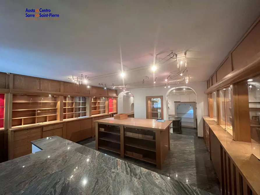 Immagine 11 di Locale commerciale in affitto  in Via Aubert a Aosta