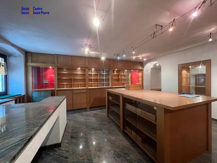 Immagine 14 di Locale commerciale in affitto  in Via Aubert a Aosta