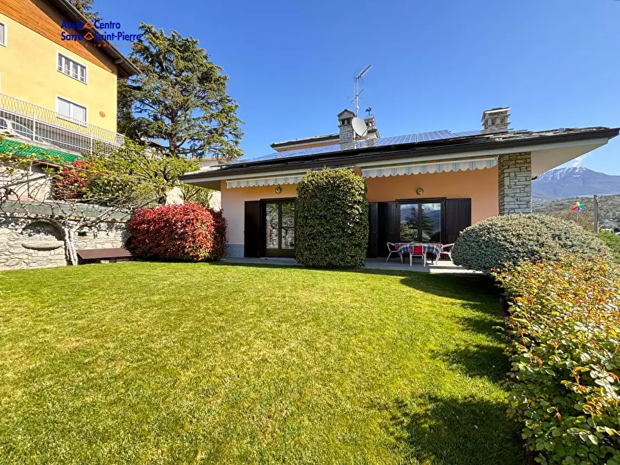 Immagine 2 di Villa in vendita  in Via Delle Betulle a Aosta