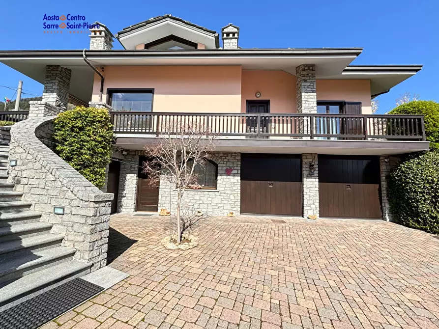 Immagine 4 di Villa in vendita  in Via Delle Betulle a Aosta