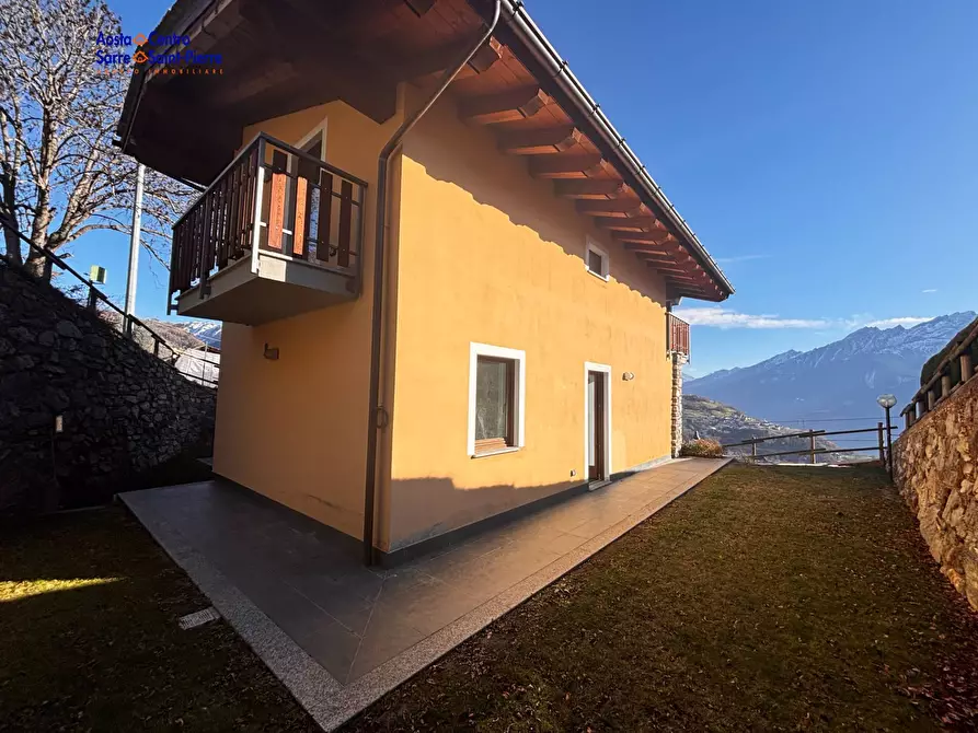 Immagine 3 di Villa in vendita  in Frazione Fontaine a Quart