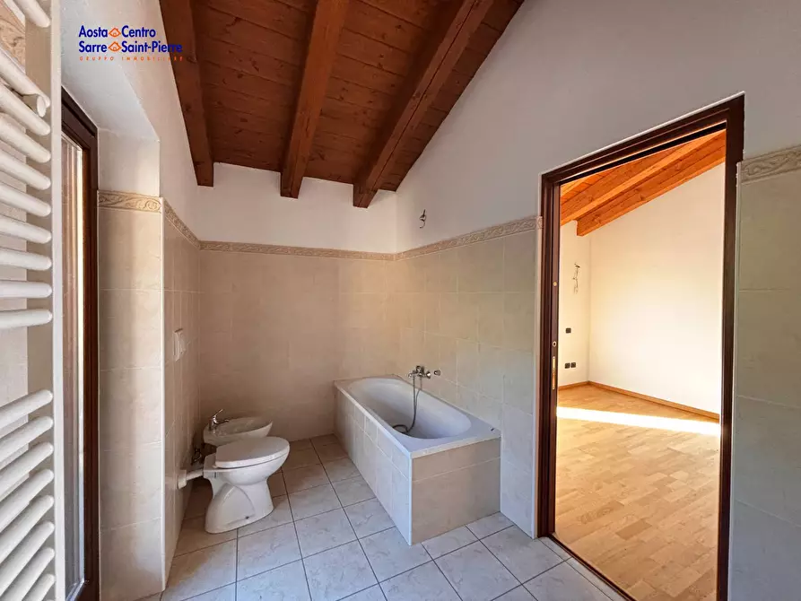 Immagine 14 di Villa in vendita  in Frazione Fontaine a Quart