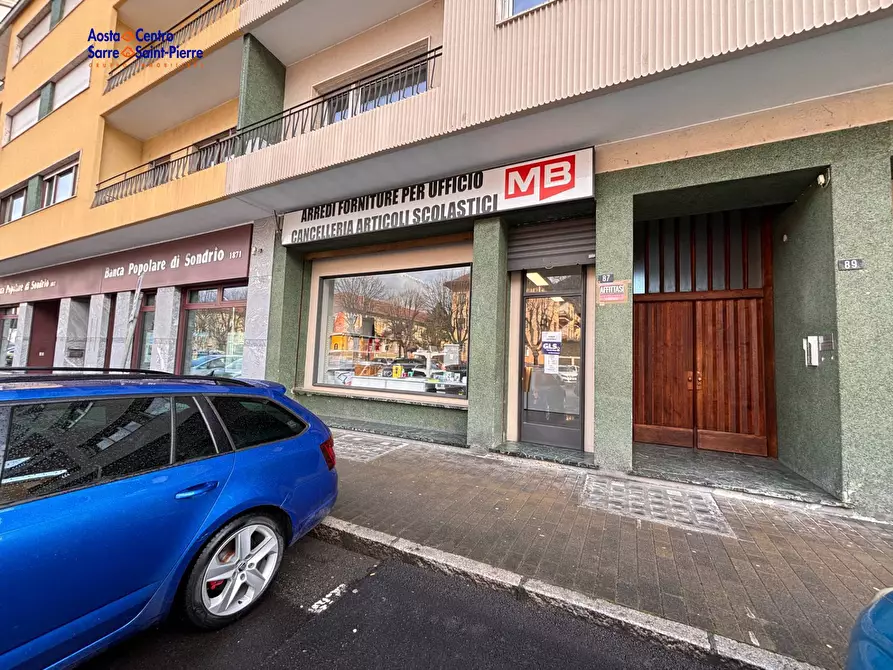 Immagine 1 di Locale commerciale in affitto  in Corso Battaglione a Aosta