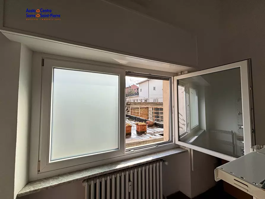 Immagine 10 di Locale commerciale in affitto  in Corso Battaglione a Aosta