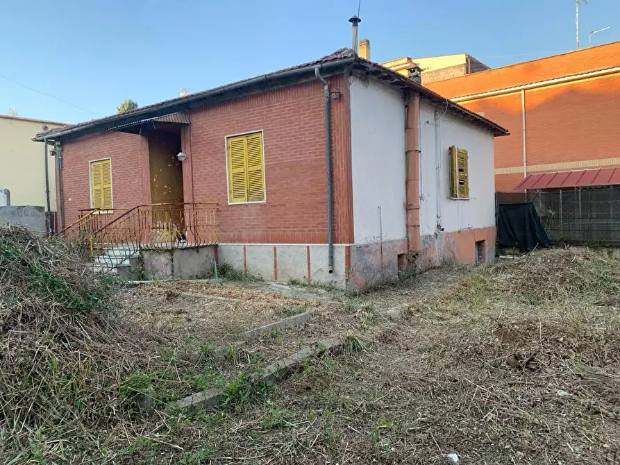 Immagine 1 di Casa indipendente in vendita  in Via Puccini a Guidonia Montecelio