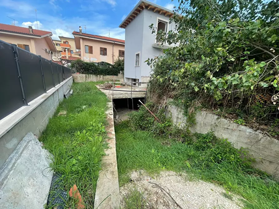 Immagine 3 di Villa in vendita  in via colleferro a Guidonia Montecelio