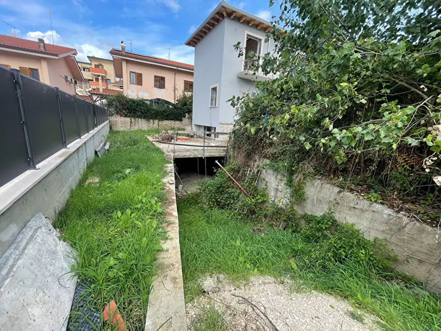 Immagine 4 di Villa in vendita  in via colleferro a Guidonia Montecelio