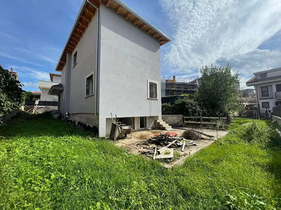 Immagine 11 di Villa in vendita  in via colleferro a Guidonia Montecelio