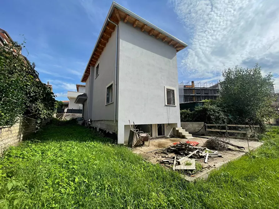 Immagine 13 di Villa in vendita  in via colleferro a Guidonia Montecelio