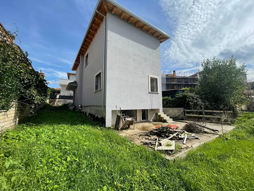 Immagine 14 di Villa in vendita  in via colleferro a Guidonia Montecelio