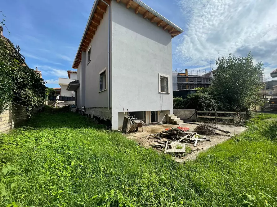 Immagine 15 di Villa in vendita  in via colleferro a Guidonia Montecelio