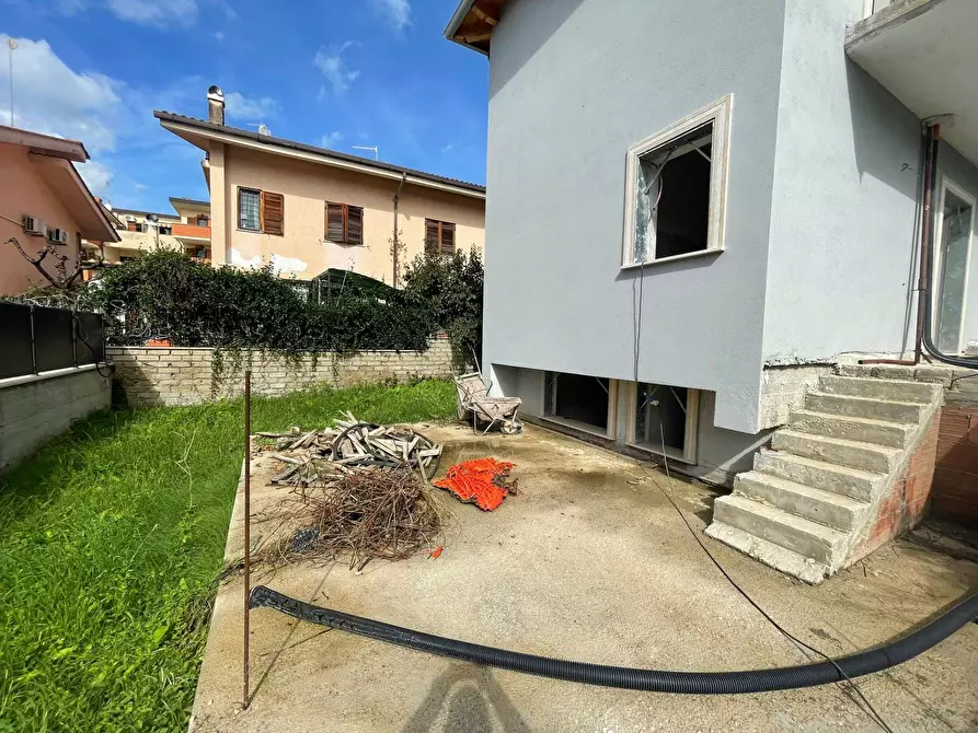 Immagine 18 di Villa in vendita  in via colleferro a Guidonia Montecelio