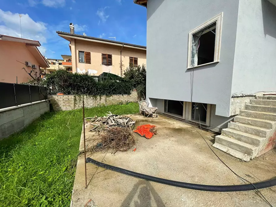 Immagine 20 di Villa in vendita  in via colleferro a Guidonia Montecelio