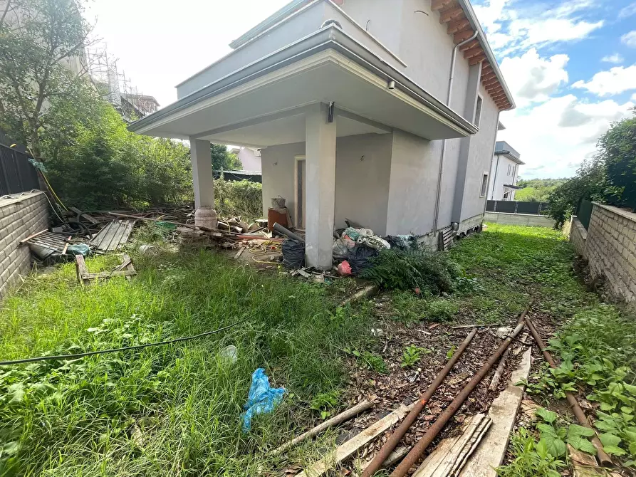 Immagine 24 di Villa in vendita  in via colleferro a Guidonia Montecelio
