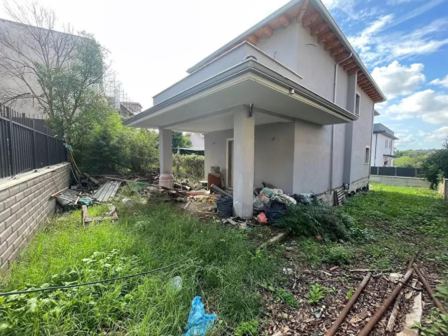 Immagine 29 di Villa in vendita  in via colleferro a Guidonia Montecelio