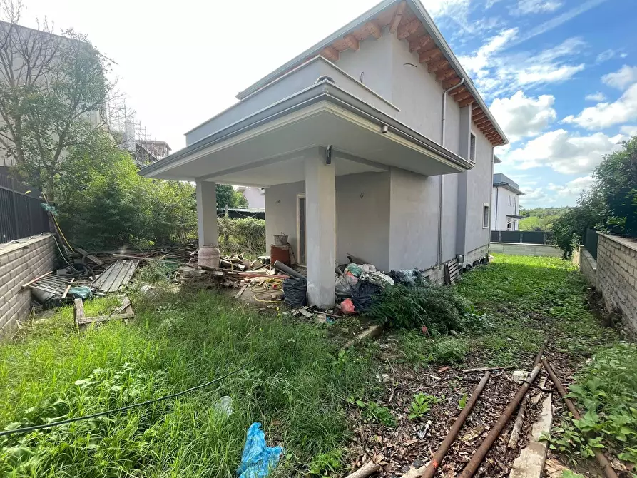Immagine 30 di Villa in vendita  in via colleferro a Guidonia Montecelio