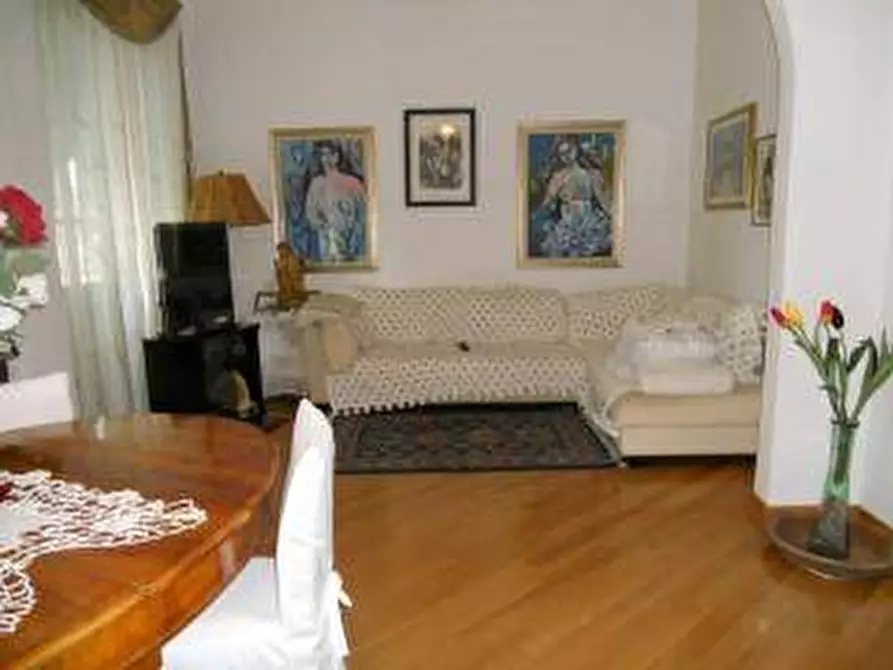 Immagine 1 di Appartamento in vendita  in via cavallotti a Viareggio