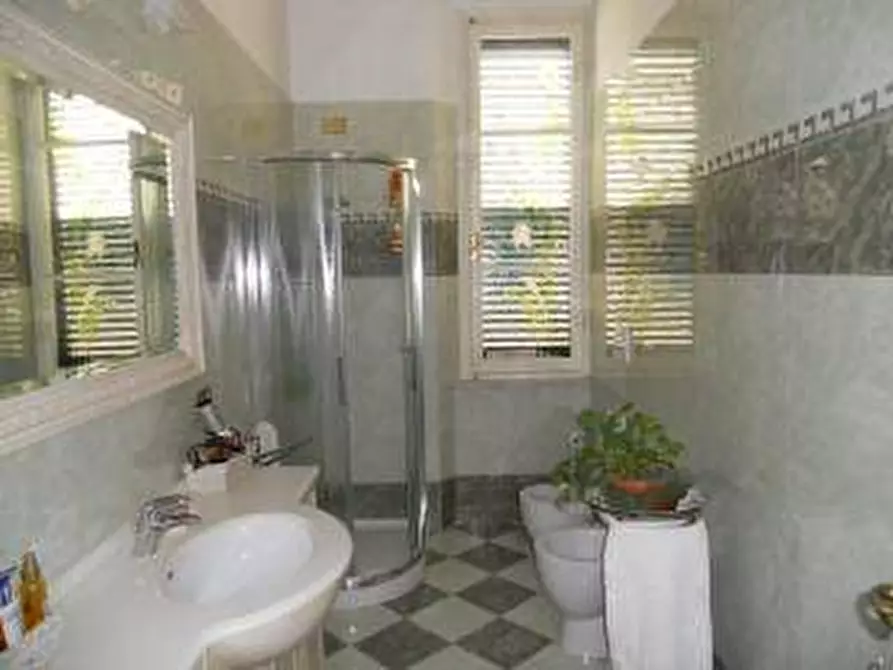 Immagine 7 di Appartamento in vendita  in via cavallotti a Viareggio