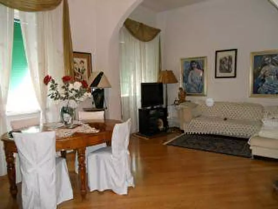 Immagine 2 di Appartamento in vendita  in via cavallotti a Viareggio