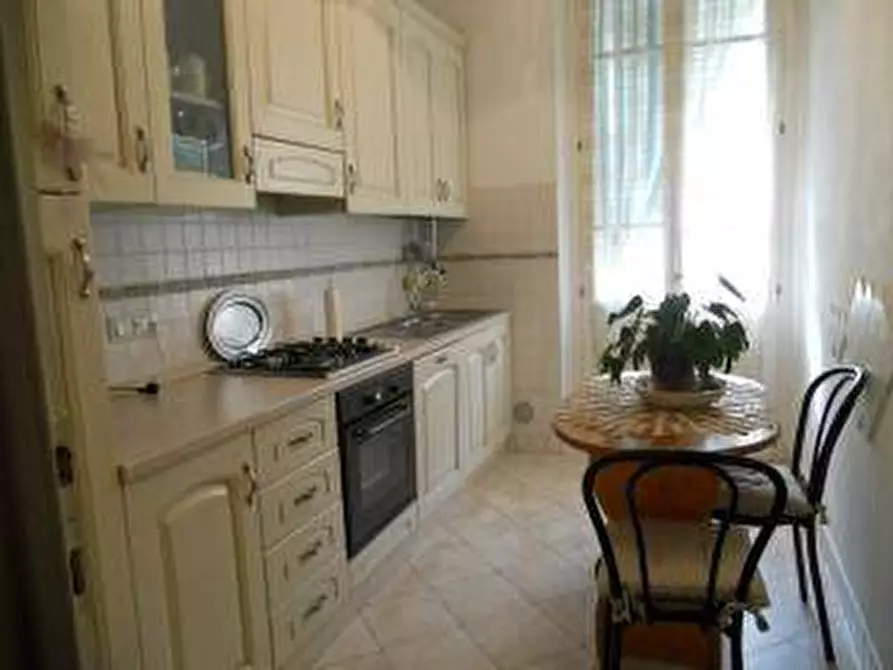 Immagine 3 di Appartamento in vendita  in via cavallotti a Viareggio