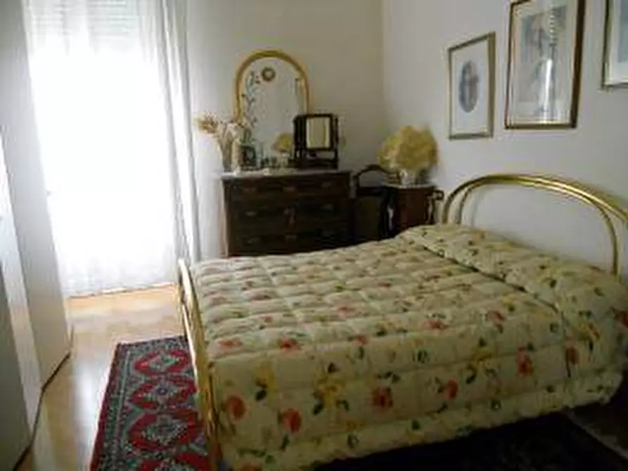 Immagine 13 di Appartamento in vendita  in via cavallotti a Viareggio