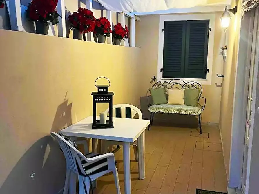 Immagine 1 di Casa indipendente in vendita  in VIA FRATTI a Viareggio