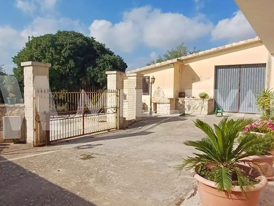 Immagine 2 di Villa in vendita  a Modica