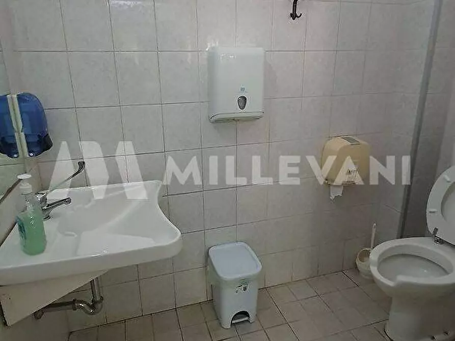 Immagine 10 di Locale commerciale in vendita  in Via del Frassino a Ispica