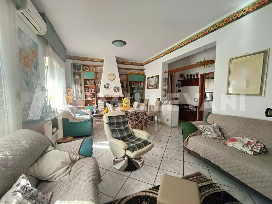 Immagine 1 di Appartamento in vendita  in Via Ugo Foscolo a Scicli