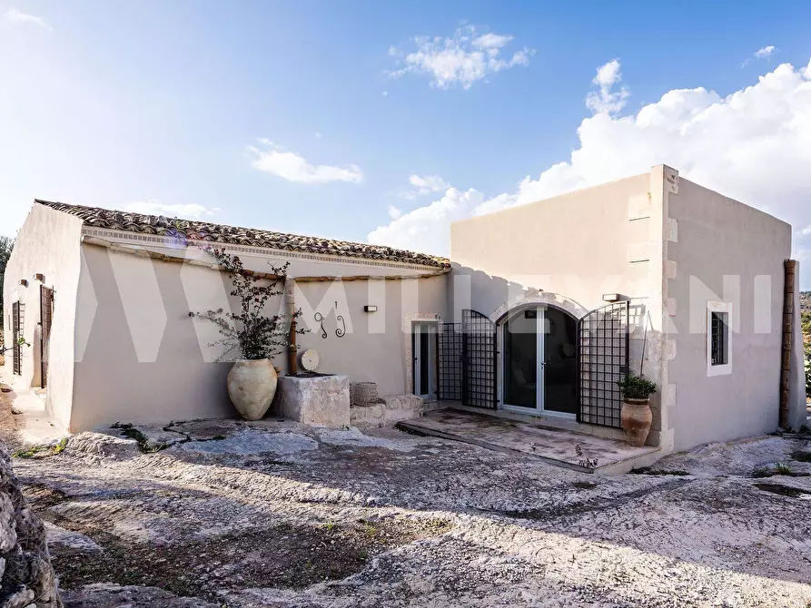 Immagine 11 di Villa in vendita  in contrada pantarello a Noto