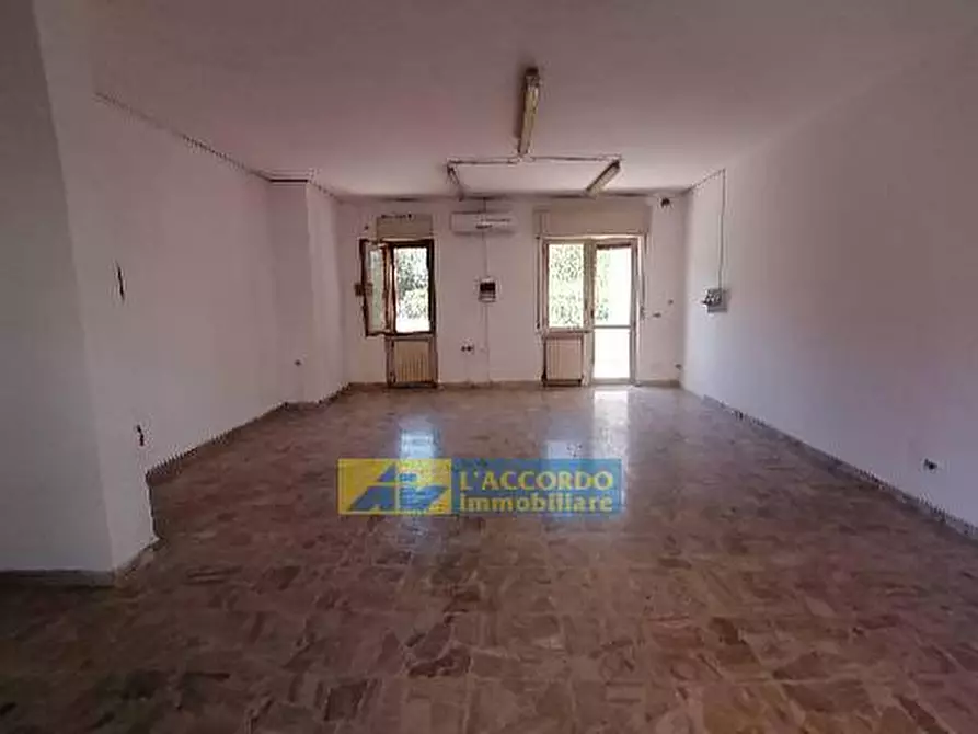 Immagine 5 di Locale commerciale in vendita  in VIA SULMONA a Chieti