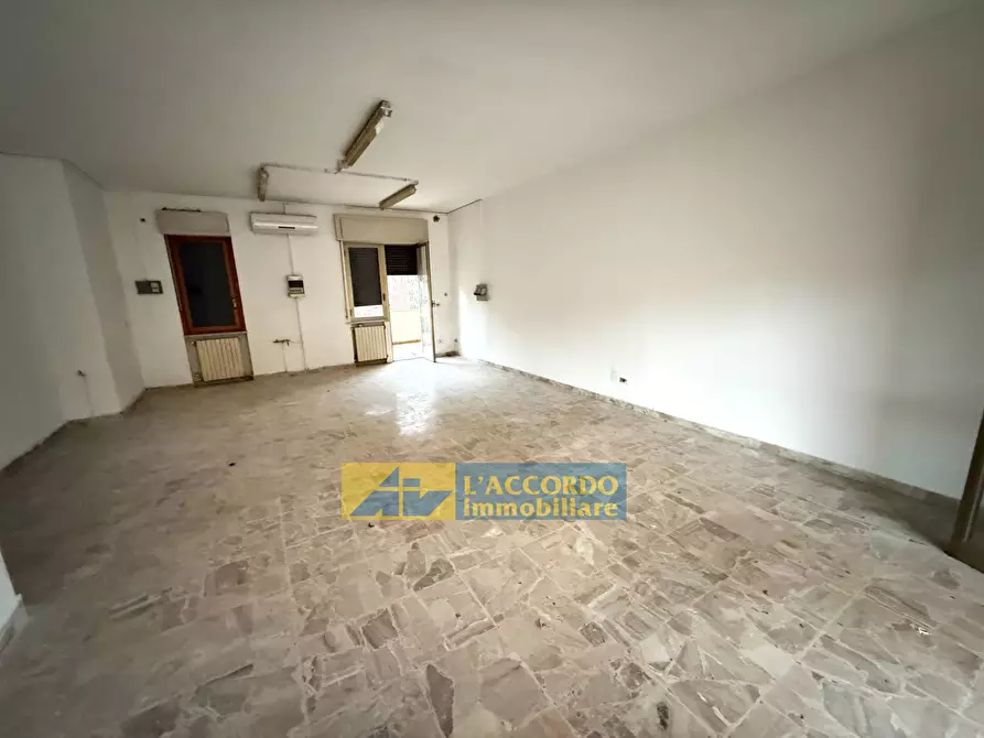 Immagine 9 di Locale commerciale in vendita  in VIA SULMONA a Chieti