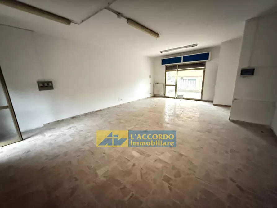 Immagine 13 di Locale commerciale in vendita  in VIA SULMONA a Chieti