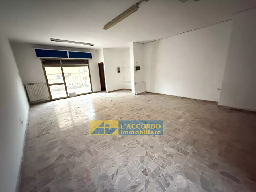 Immagine 14 di Locale commerciale in vendita  in VIA SULMONA a Chieti