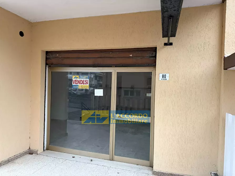 Immagine 2 di Locale commerciale in vendita  in VIA SULMONA a Chieti
