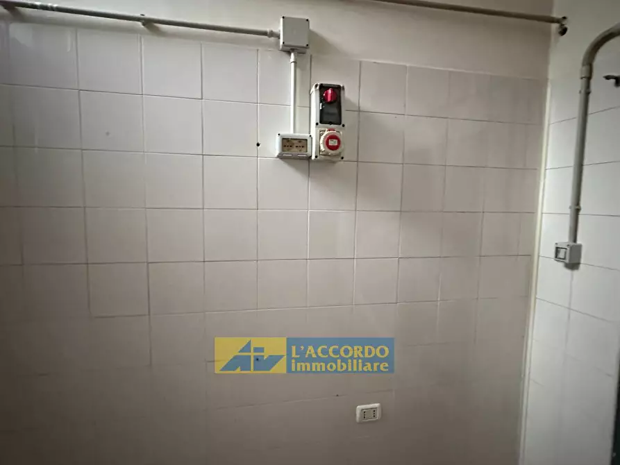 Immagine 15 di Locale commerciale in vendita  in VIA GABRIELE D'ANNUNZIO a Cepagatti