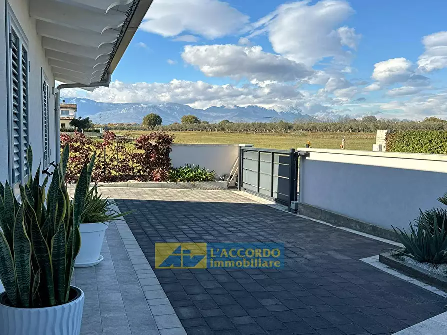 Immagine 21 di Villa in vendita  in TRE CROCI a Cepagatti