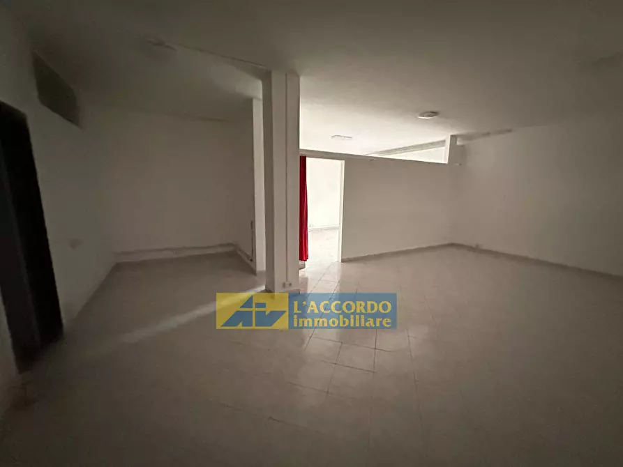 Immagine 12 di Locale commerciale in vendita  in via bellini a Chieti